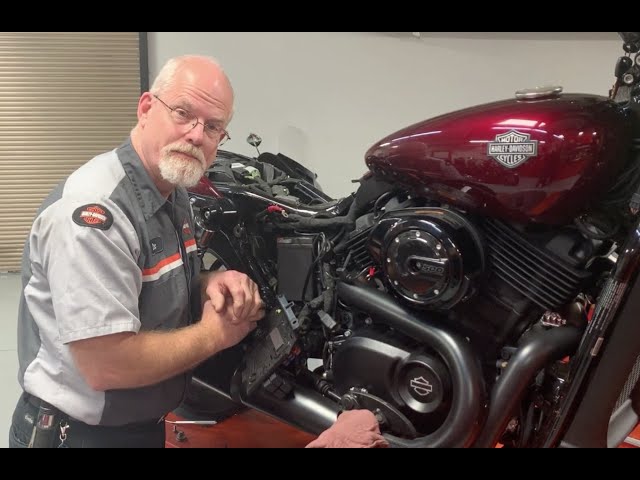 DOC HARLEY: HARLEY STREET 500 BATTERY REMOVAL TIPS - YouTube