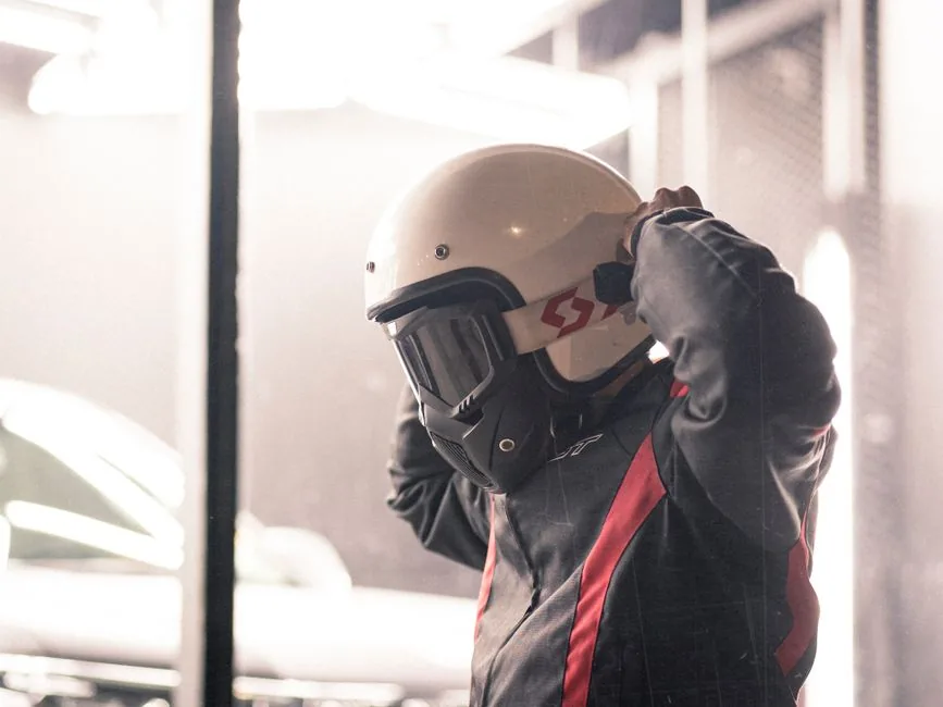 motorcycle helmet fitting tips