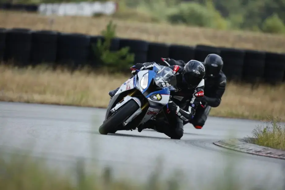 what is counter steering on a motorcycle